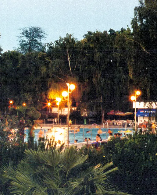 Lámpafényes esti fürdés Harkányban